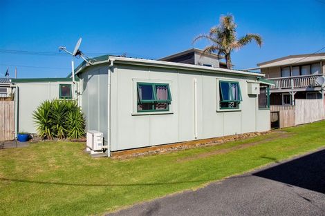 Photo of property in 59 Fifth Avenue, Urenui, 4377