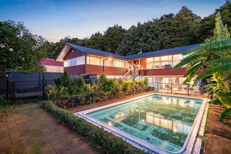 Photo of property in 27 Walpole Avenue, Hillpark, Auckland, 2102