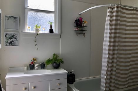 Photo of property in 37 Napier Terrace, Hospital Hill, Napier, 4110