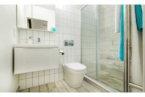 Photo of property in 100 Lincoln Park Avenue, Massey, Auckland, 0614