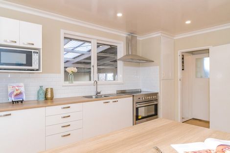 Photo of property in 16 Bettina Place, Manurewa, Auckland, 2102