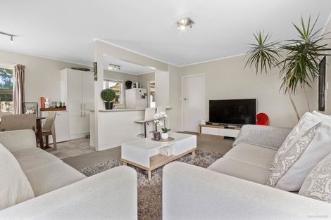 Photo of property in 60 Cobham Crescent, Kelston, Auckland, 0602