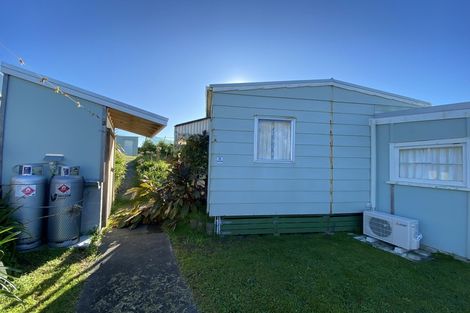 Photo of property in 17 Kapiti Lane, Otaki Beach, Otaki, 5512