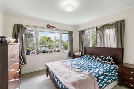 Photo of property in 3b Gazelle Avenue, Beach Haven, Auckland, 0626