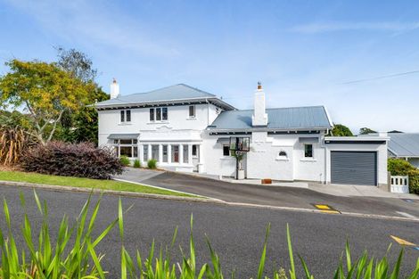 Photo of property in 6 Ridge Lane, New Plymouth, 4310