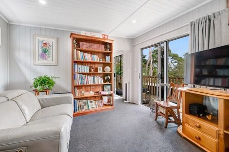 Photo of property in 12 Chenery Road, Red Beach, 0932