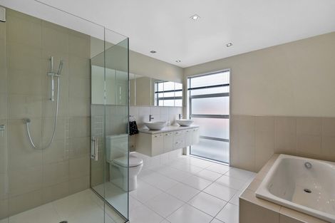 Photo of property in 72 Wai-iti Terrace, Bryndwr, Christchurch, 8052