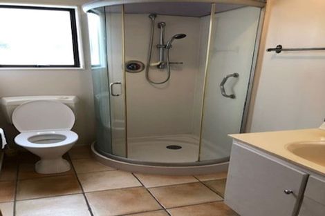 Photo of property in 32 Sunnyview Avenue, Shelly Park, Auckland, 2014