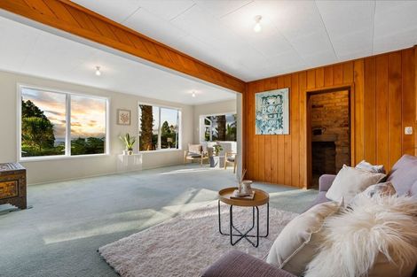 Photo of property in 42 Rangiwai Road, Titirangi, Auckland, 0604