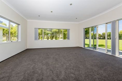 Photo of property in 154 Boord Crescent, Kumeu, 0891