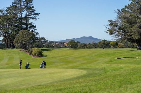 Photo of property in 314 East Coast Road, Forrest Hill, Auckland, 0620