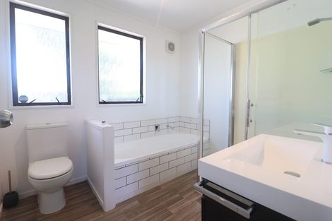 Photo of property in 9 Elizabeth Drive, West Harbour, Auckland, 0618