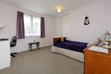 Photo of property in 1/9 Vardon Road, Green Bay, Auckland, 0604