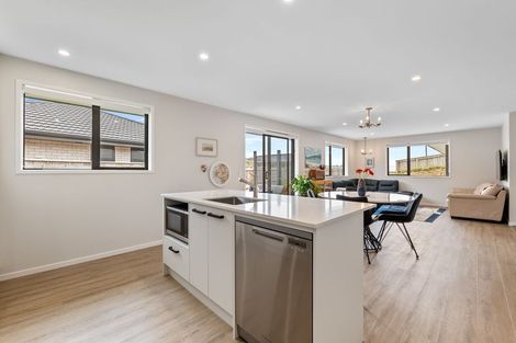 Photo of property in 52 Fernbrook Drive, Hurworth, New Plymouth, 4310