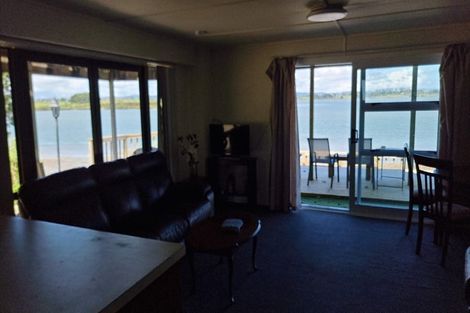Photo of property in 8 Lawson Way, Weymouth, Auckland, 2103