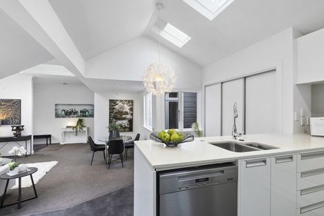 Photo of property in 26 Hawker Street, Mount Victoria, Wellington, 6011