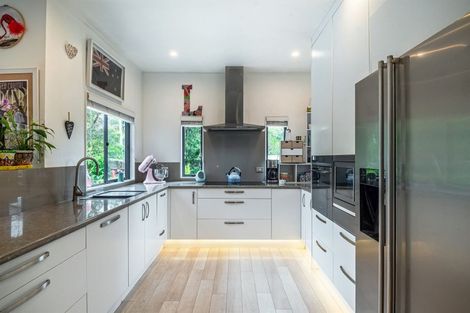 Photo of property in 6a Tallington Crescent, Torbay, Auckland, 0630