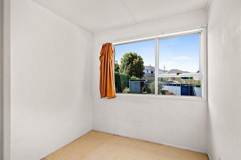Photo of property in 14 Donovan Avenue, Massey, Auckland, 0614