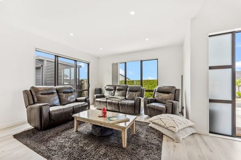 Photo of property in 36 Resolution Drive, Gulf Harbour, Whangaparaoa, 0930