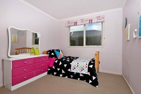 Photo of property in 18 Mcgowan Rise, Tuakau, 2121