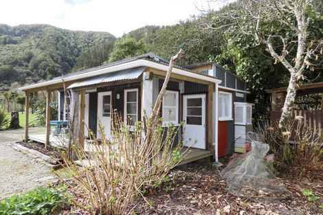 Photo of property in 25 Andersen Street, Blacks Point, Reefton, 7830