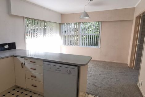 Photo of property in 13 Easton Park Parade, Glenfield, Auckland, 0629