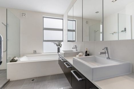 Photo of property in 4a Sarsfield Street, Herne Bay, Auckland, 1011