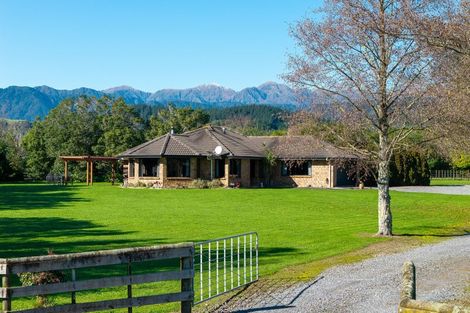 Photo of property in 14 Pukematawai Lane, Levin, 5571