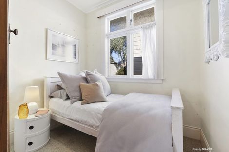 Photo of property in 354 The Parade, Island Bay, Wellington, 6023