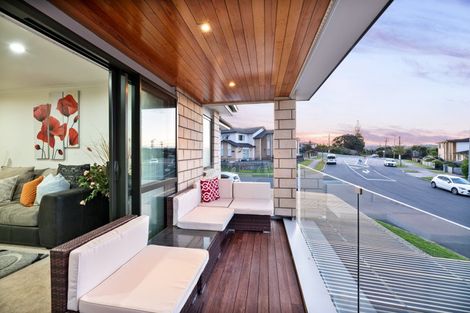 Photo of property in 2 Platinum Rise, Ranui, Auckland, 0612