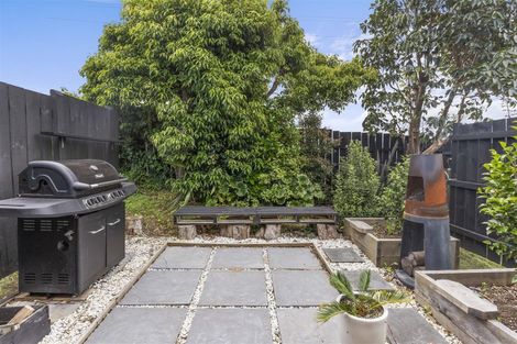 Photo of property in 50 Seymour Road, Sunnyvale, Auckland, 0612