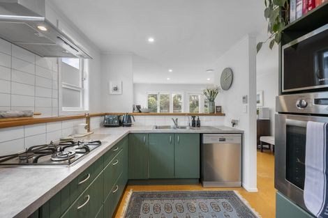 Photo of property in 39 Tuatoru Street, Eastbourne, Lower Hutt, 5013
