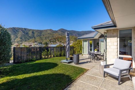 Photo of property in 8 Whitby Close, Waikawa, Picton, 7220