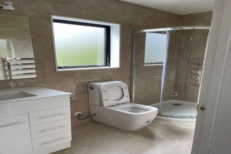 Photo of property in 98 Cardiff Road, Pakuranga, Auckland, 2010