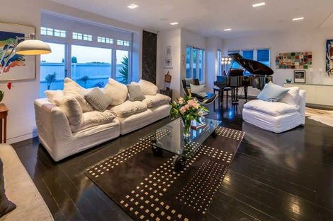 Photo of property in 100 Esplanade, Sumner, Christchurch, 8081