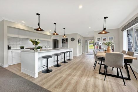 Photo of property in 7 Lochinvar Lane, Acacia Bay, Taupo, 3385
