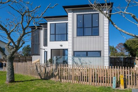 Photo of property in 11a Merida Place, Unsworth Heights, Auckland, 0632