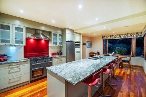 Photo of property in 5 Eastcliffe Road, Castor Bay, Auckland, 0620