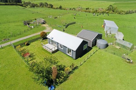 Photo of property in 20 Tariki Road South, Tariki, Stratford, 4390