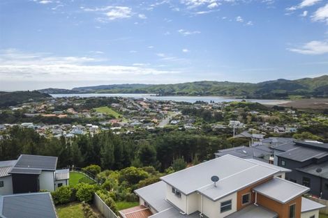 Photo of property in 135 Endeavour Drive, Whitby, Porirua, 5024