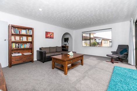 Photo of property in 110 Oakfield Crescent, Pukete, Hamilton, 3200