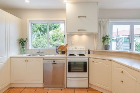 Photo of property in 76 Greendale Avenue, Avonhead, Christchurch, 8042