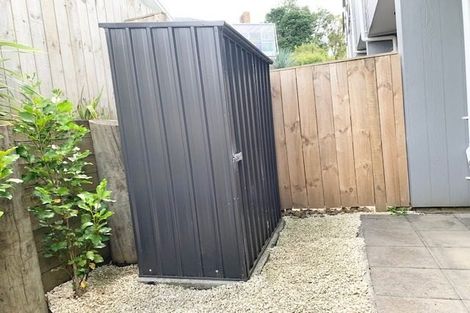 Photo of property in 32 Morihana Close, Glen Eden, 0602