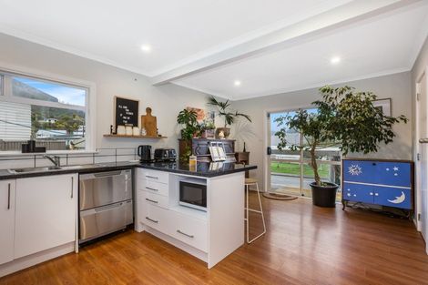 Photo of property in 32 Ruthven Road, Wainuiomata, Lower Hutt, 5014