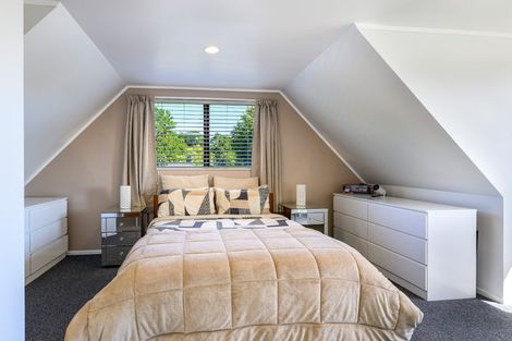 Photo of property in 3 Lindaver Grove, Merrilands, New Plymouth, 4312