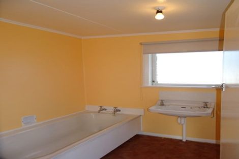 Photo of property in 12 Huxley Street, Pahiatua, 4910