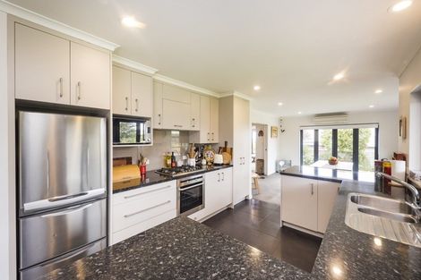 Photo of property in 76 Cashmere Drive, Fitzherbert, Palmerston North, 4410