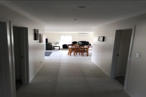 Photo of property in 35 Riverglade Parkway, Te Atatu South, Auckland, 0610