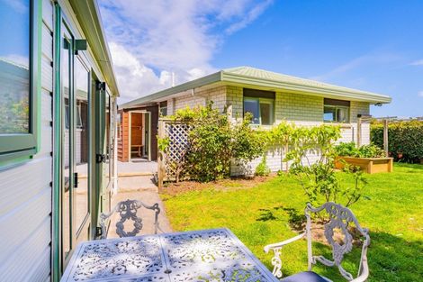 Photo of property in 7 Tobys Way, Waikanae Beach, Waikanae, 5036