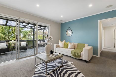 Photo of property in 1/649 Beach Road, Rothesay Bay, Auckland, 0630